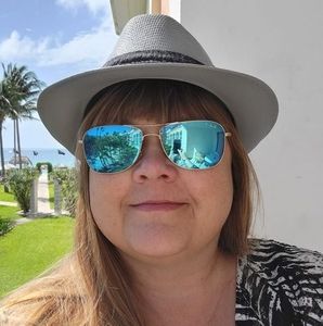 Meet your Posher, Christine